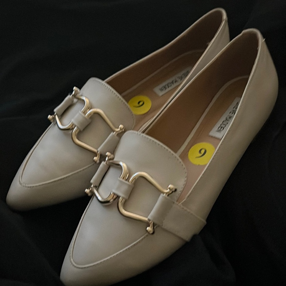 Steve Madden off white flat shoes